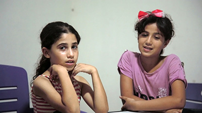 Des fillettes chantent un champ palestinien à leur tour